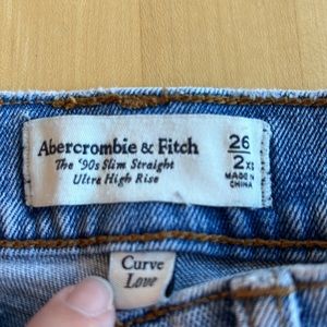 Abercrombie & Fitch The ‘90s Slim Straight Ultra High Rise Curve Love